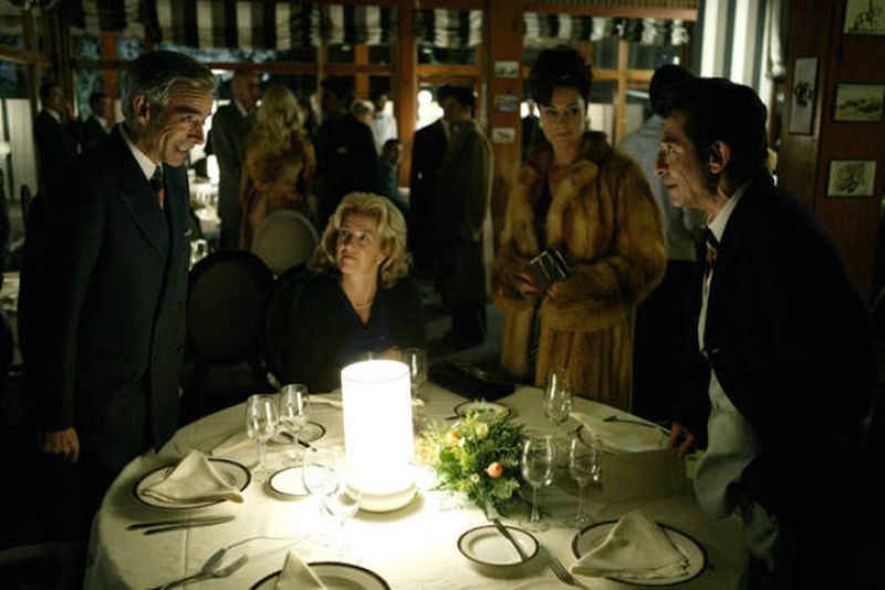 Desi junto a los Alcántara, en la décima temporada de 'Cuéntame cómo pasó'