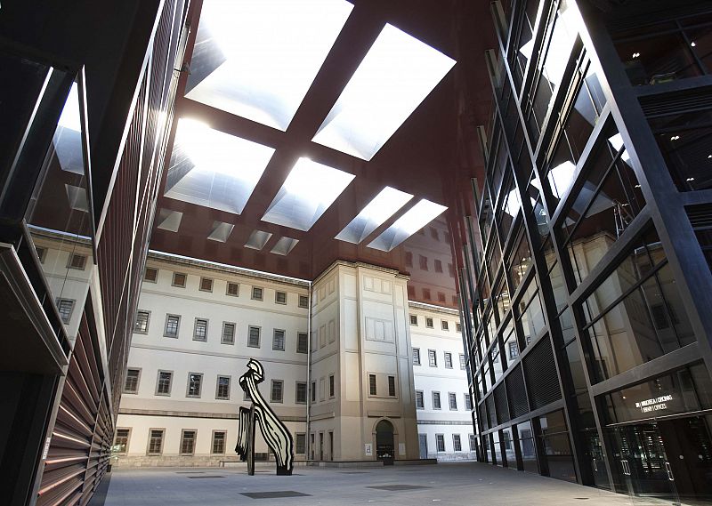 Museo Nacional Reina Sofía, patio central del edificio Nouvel