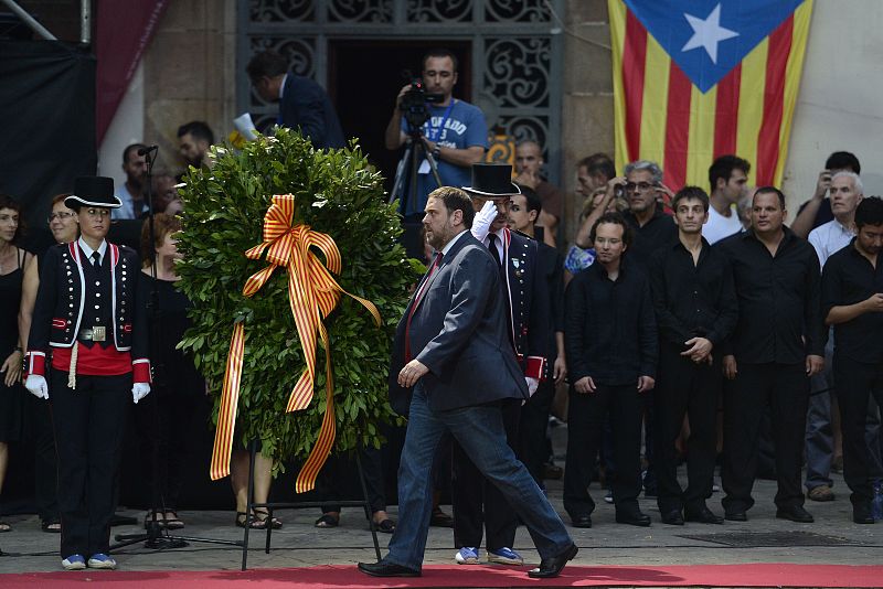 El líder de la formación independentista ERC Oriol Junqueras llega a la plaza de Fossar de les Moreres