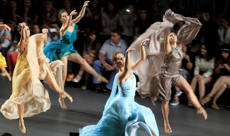 Espectáculo de baile ofrecido en el desfile de Duyos que ha tenido lugar en la cuarta jornada de la 60 edición de la Mercedes-Benz FashionWeek (MBFWM) Madrid.