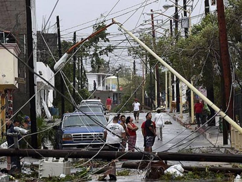 240.000 familias se han quedado sin electricidad. Daños materiales en Cabo San Lucas, Baja California, México. 