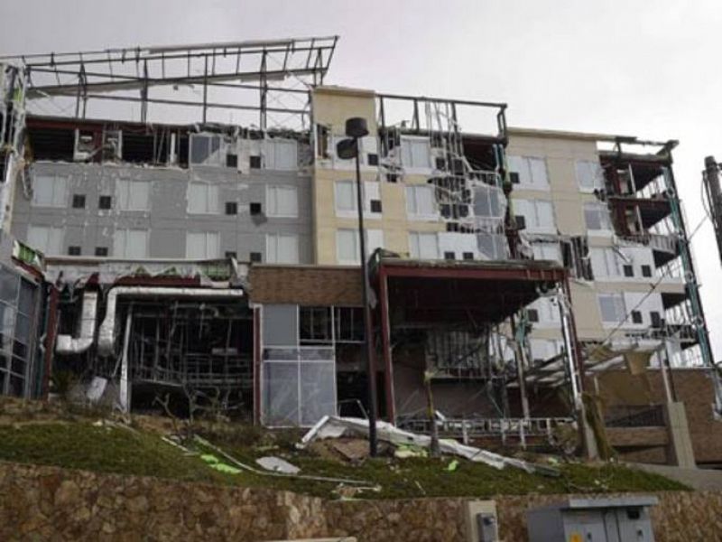 Odile ha causado hasta el momento 135 heridos leves. Vista de un hotel dañado en San José del Cabo, Baja California. 