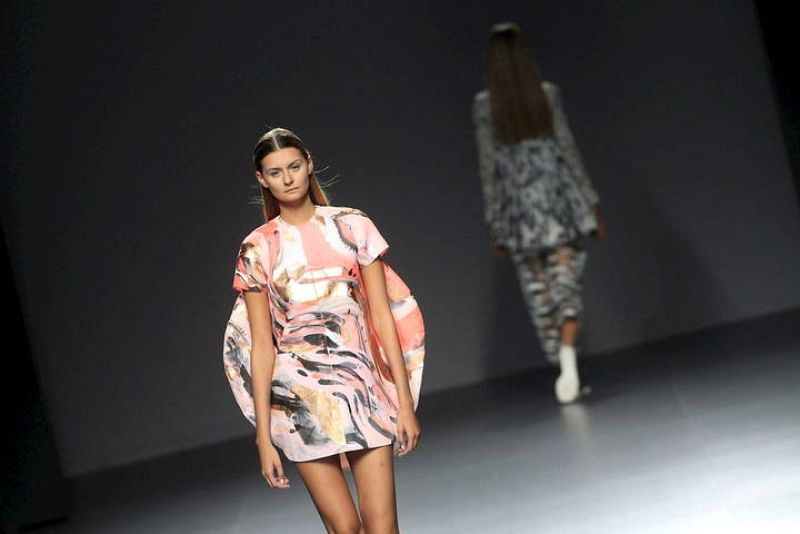  Desfile de Satu Maaranen, diseñadora finlandesa invitada en EGO..