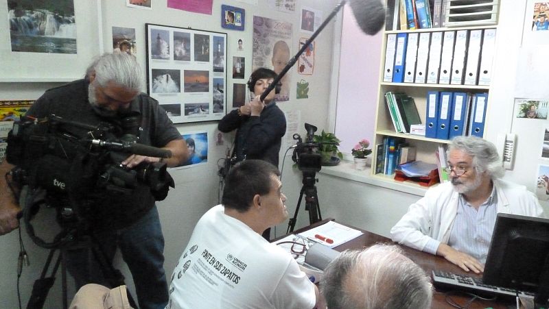 Vicente Gil e Irene Martín recogiendo la imagen  y el sonido