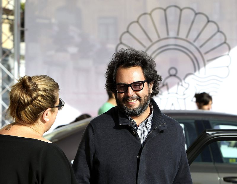El actor Pablo Castro a su llegada al hotel que aloja a los invitados
