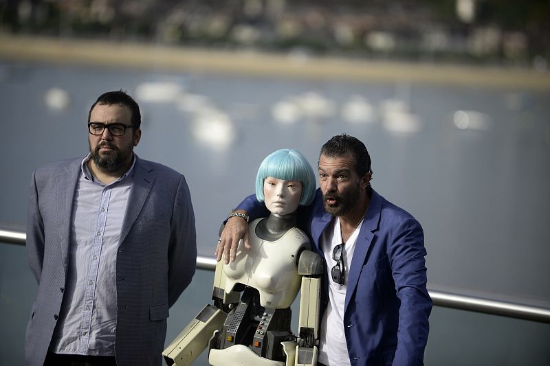 Spanish actor Banderas and director Ibanez pose next to a robot used in the film Automata during a photocall at the San Sebastian Film Festival