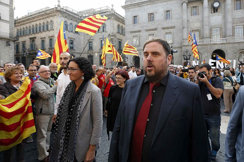 FIRMA DEL DECRETO DE CONVOCATORIA DE LA CONSULTA INDEPENDENTISTA