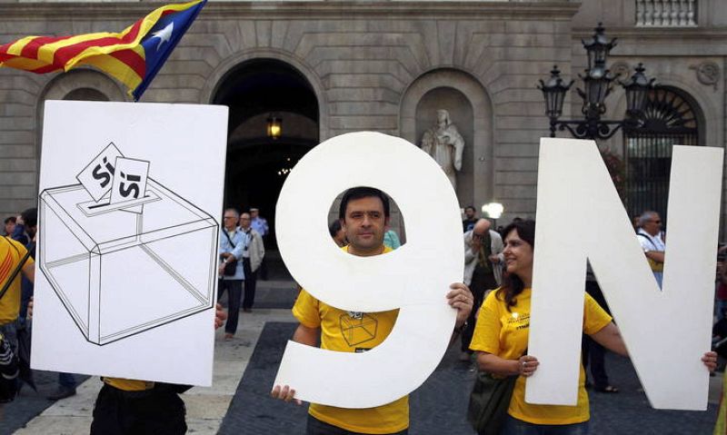 FIRMA DEL DECRETO DE CONVOCATORIA DE LA CONSULTA INDEPENDENTISTA