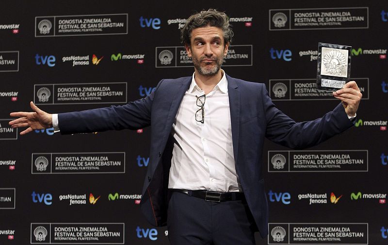 El actor argentino Leonardo Sbaraglia tras recibir el Premio del Público, por su película 'Relatos salvajes'.