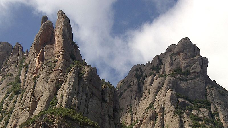 Las agujas de Montserrat están invadidas de vías de escalada