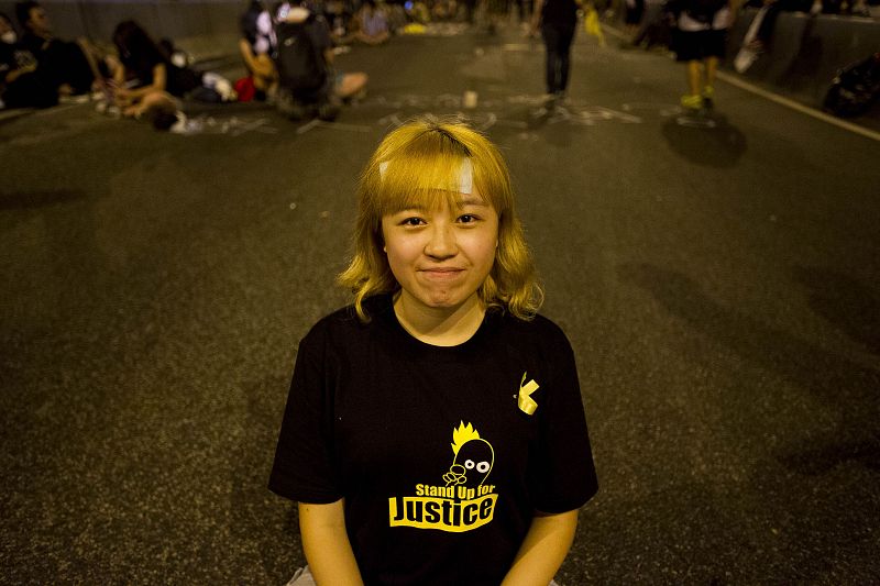 Sonia Man, estudiante de 20 años, durante la sentada del 30 de septiembre en el centro de Hong Kong