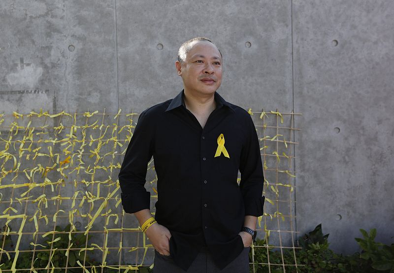 Benny Tai, uno de los fundadores del movimiento Occupy Central: "Espero que más gente se una, y que sea pacífico".tral" civil disobedience movement, poses during a rally in Hong Kong