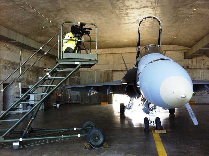 Barracón de Alarma en la base de Torrejón, con un F-18 en alerta permanente.
