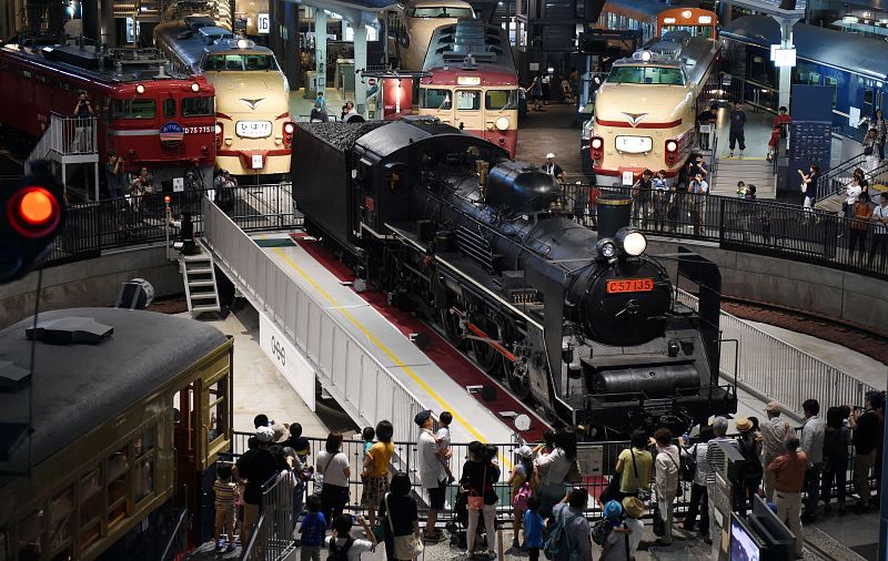 Locomotora de vapor C57 en el museo del ferrocarril de Omiya