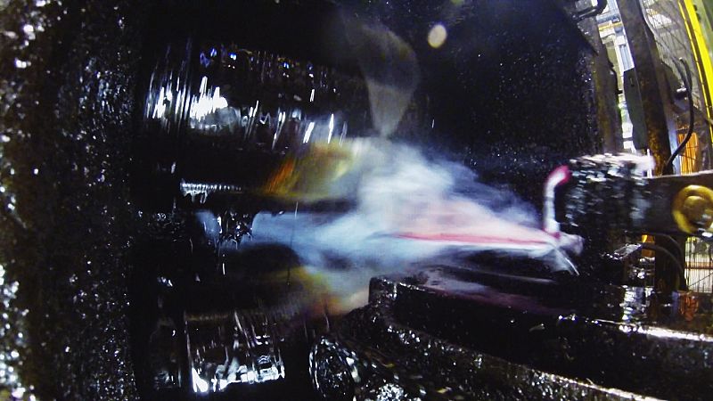 Para conseguir la dureza y elasticidad necesarias,  la paleta pasará por el proceso de temple. Finalmente se pulirá y será el momento de fabricar el mango.