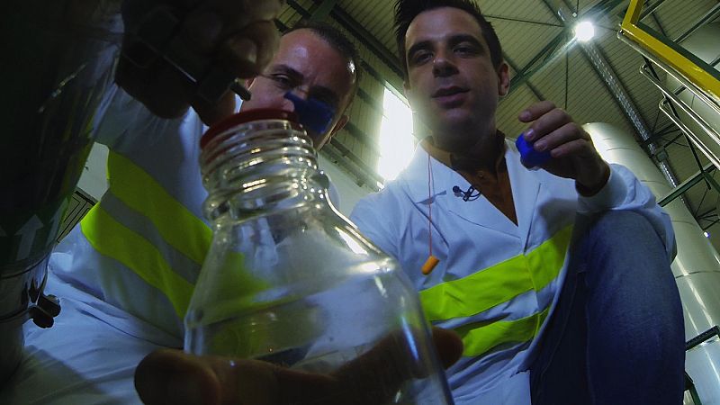 50 grifos llenan en menos de ocho segundos cada uno las botellas de un litro y medio.