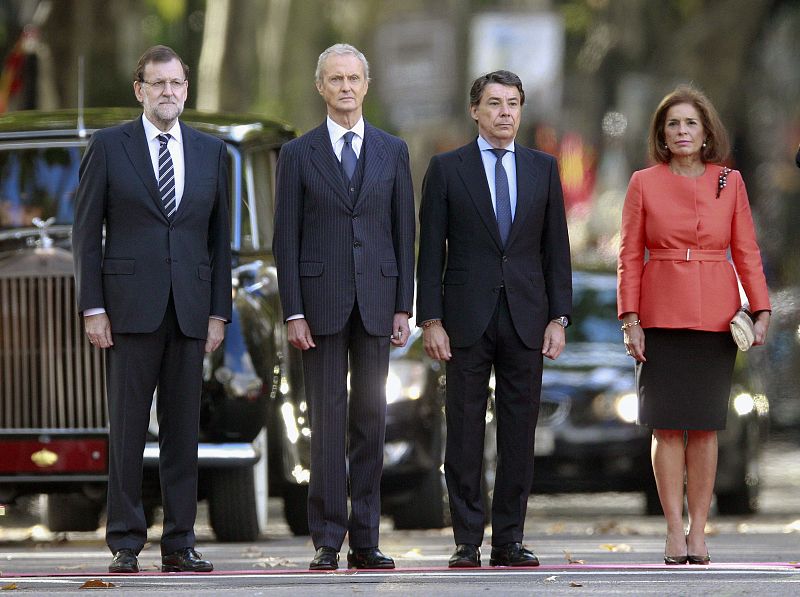 El presidente del Gobierno, Mariano Rajoy (i); el ministro de Defensa, Pedro Morenés (2i); el presidente de la Comunidad de Madrid, Ignacio González (2d), y la alcaldesa de Madrid, Ana Botella (d).