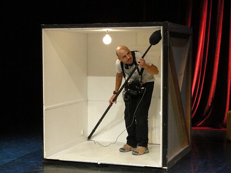 Tomando medidas en la sala Kubik