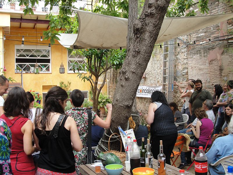 El público llena el patio