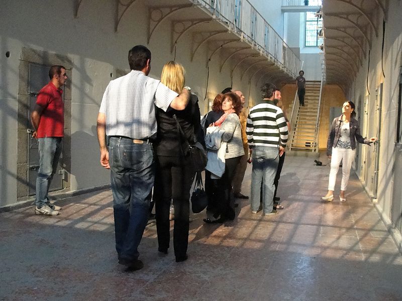 El público a punto de entrar