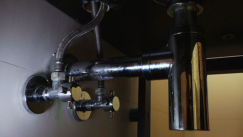 Para empezar a darle forma se hace una estampación caliente.