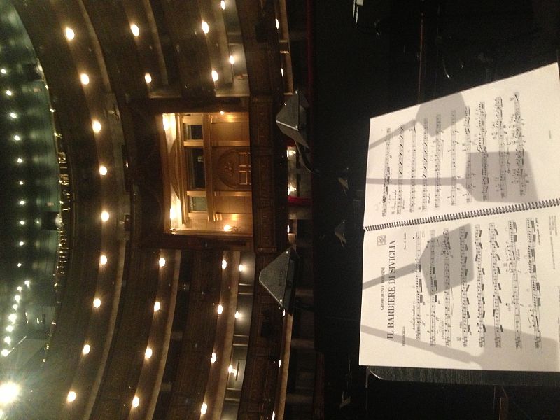 La ópera del Barbero de Sevilla del Teatro Real será también el escenario la serie.