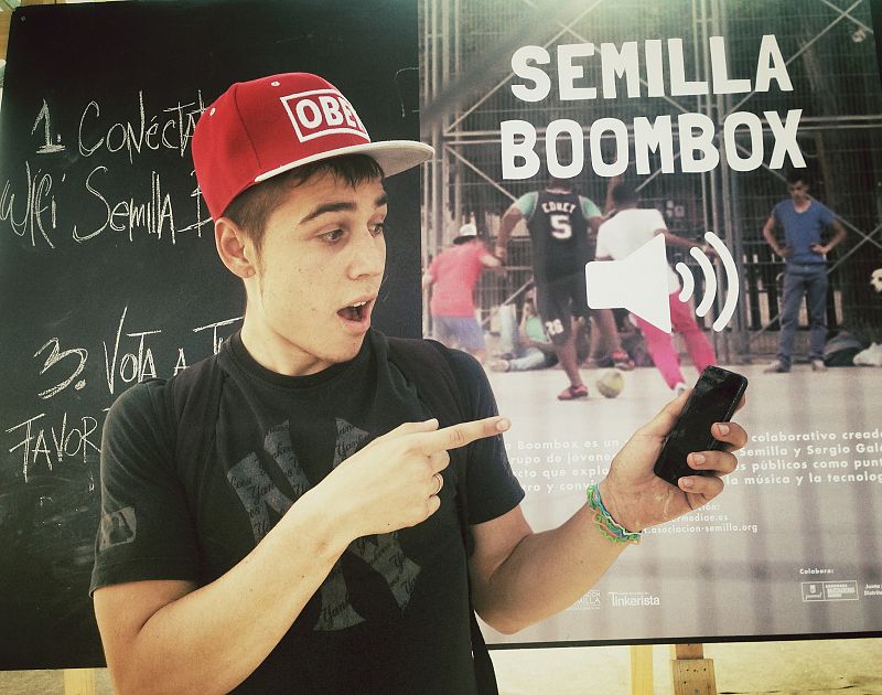 Rober en el Matadero de Madrid presentando Semilla Boombox, es un proyecto de innovación social que combina la creación colectiva con las nuevas tecnologías