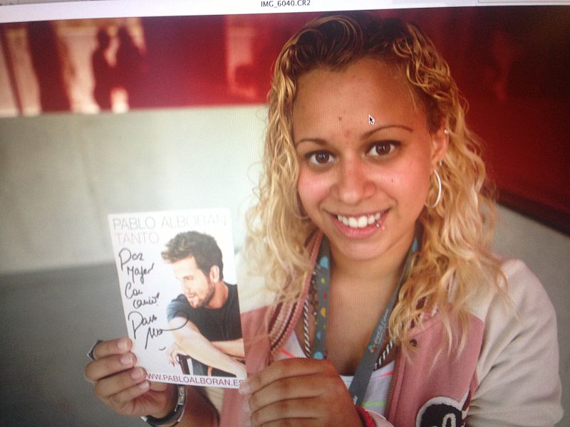 Gracias a los buenos resultados en el trabajo, GIRA premia a Mafer ofreciéndole la posibilidad de trabajar en el concierto de Pablo Alboran en Barcelona.