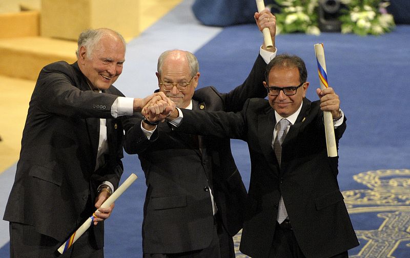 Los científicos Galen D.Stucky, Mark E. Davis y Avelino Corma Canos celebran su Príncipe de Asturias a la investigación científica y técnica