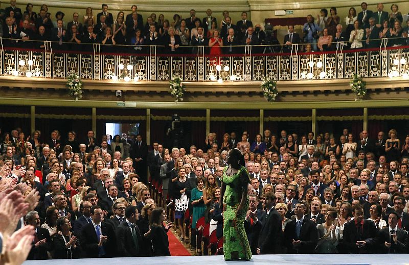 La periodista congoleña Caddy Adzuba momentos antes de recibir de manos del rey Felipe el Premio Príncipe de Asturias a la Concordia 2014