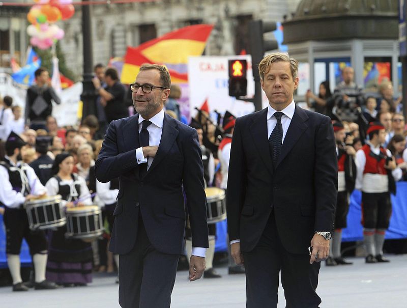 El Embajador de EEUU, James Costos, a su llegada a la ceremonia de entrega de los Premios Príncipe de Asturias 2014,