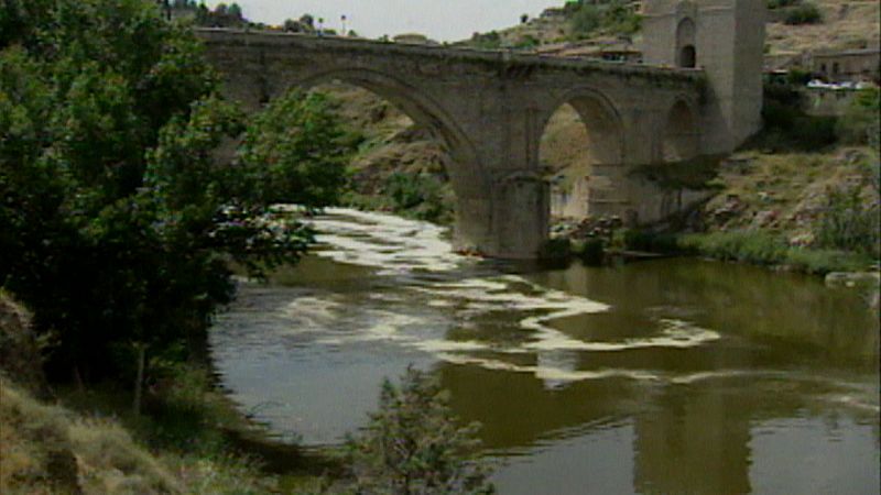 Degradación y contaminación del Tajo en Toledo.