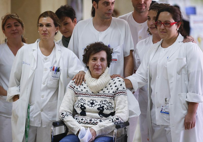 Spanish nurse Teresa Romero smiles after being discharged from the Carlos III hospital in Madrid