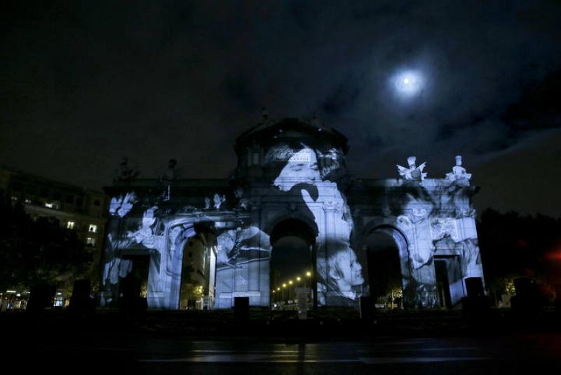 Sin muros. Un abrazo del tamaño de la Puerta de Alcalá