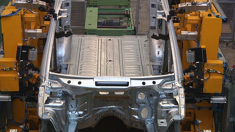 Después viene otro bañito para evitar que en el futuro se oxide y el Sol estropee el color.