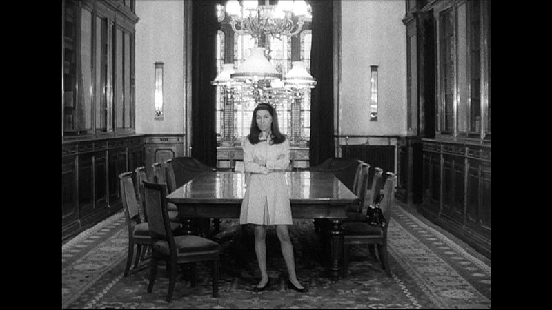 Natalia Figueroa presenta el programa 'Conozca usted España' dedicado al Banco de España en 1968