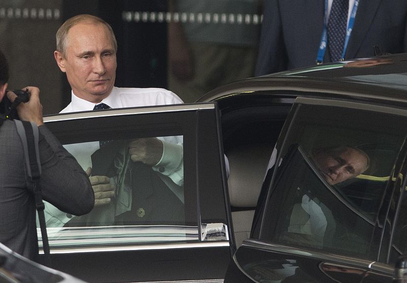 El presidente ruso, Vladimir Putin, deja su hotel en Brisbane en dirección al aeropuerto para abandonar la cumbre del G20.
