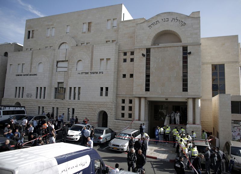Vista general de la fachada de la sinagoga atacada, en el barrio ultraortodoxos de Har Nof