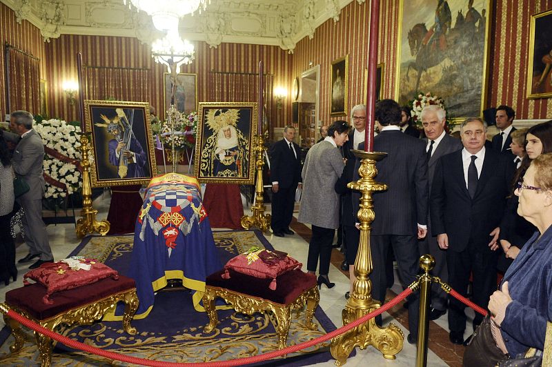 Abren la capilla ardiente con los restos mortales de la duquesa de Alba