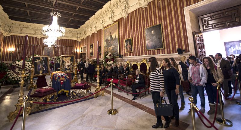 CAPILLA ARDIENTE DE LA DUQUESA DE ALBA EN EL AYUNTAMIENTO DE SEVILLA