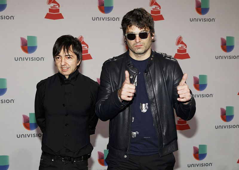 Adrian Dargelos y Diego Rodriguez, Babasonicos, a su llegada a la entrega de los Grammy Latino 2014.