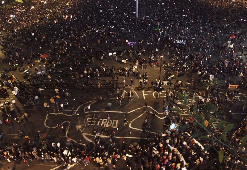 Imagen aérea de la plaza del Zócalo, en México DF, durante las protestas por la desparición de 43 estudiantes en Iguala, Guerrero