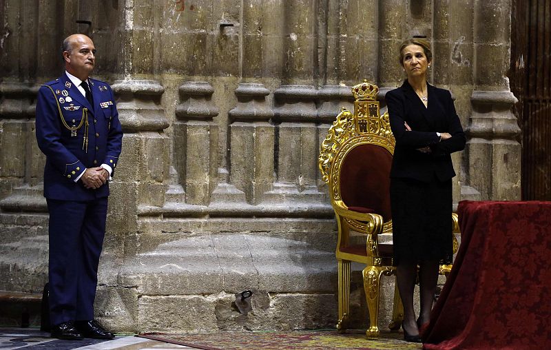 La infanta Elena ha representado a su hermano, el rey Felipe VI, en el funeral por la duquesa de Alba