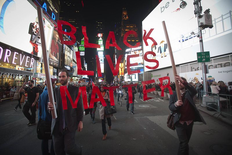 Manifestantes en Times Squire.