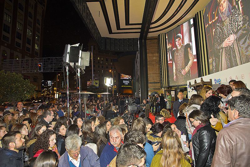 Los fans isabelinos dicen adiós a la reina