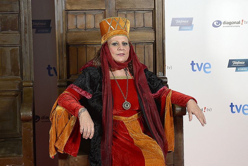 Los fans isabelinos dicen adiós a la reina