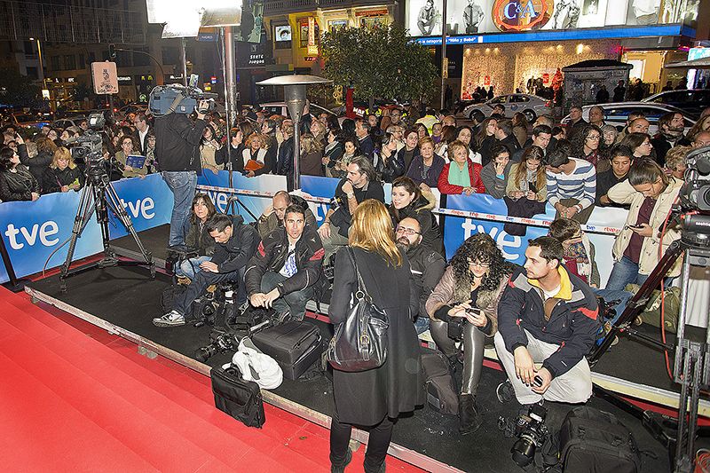 Los fans isabelinos dicen adiós a la reina