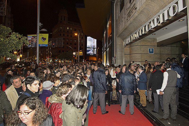 Los fans isabelinos dicen adiós a la reina