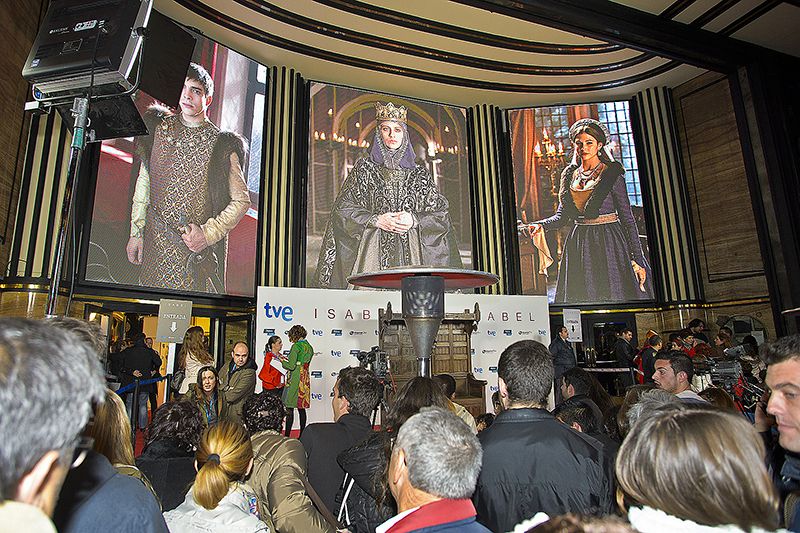 Los fans isabelinos dicen adiós a la reina