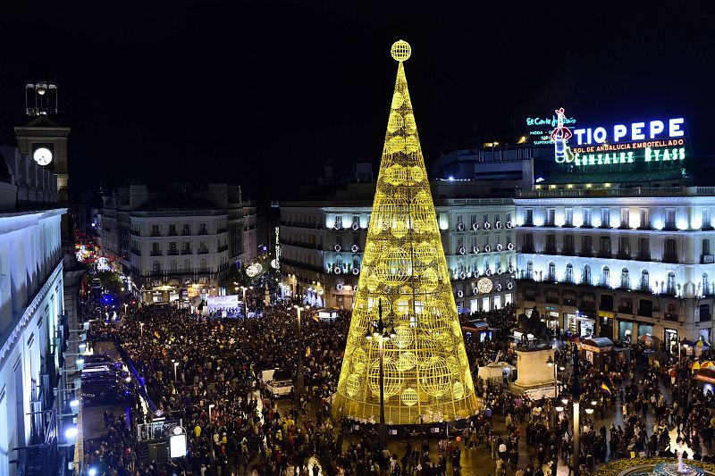 Los miles de manifestantes de las Marchas por la Dignidad llegan a la céntrica plaza de la Puerta del Sol.